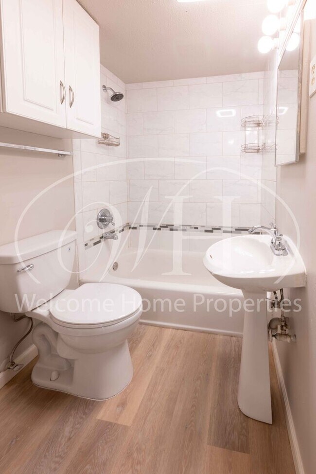 Building Photo - Great One Bedroom Home in a Natural Setting