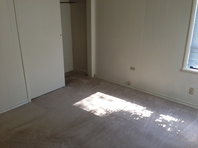 Building Photo - Great 3Bed/1.25 bath in Sweet Location!!