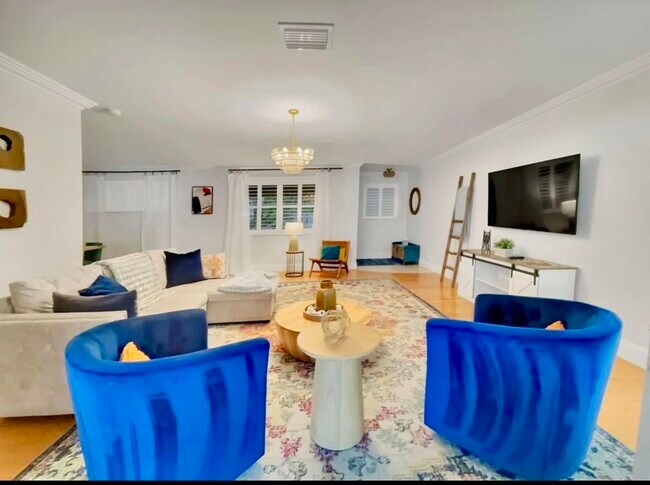 Building Photo - 5940 NE 22nd Ave