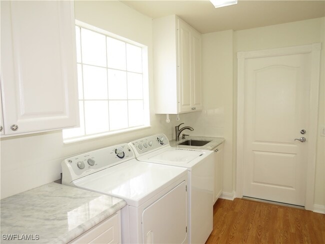 Building Photo - 4235 Redonda Ln