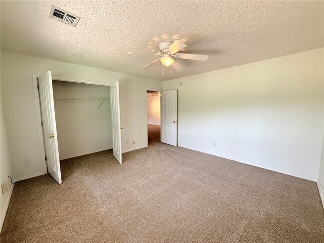 Building Photo - 18033 Broadview Dr