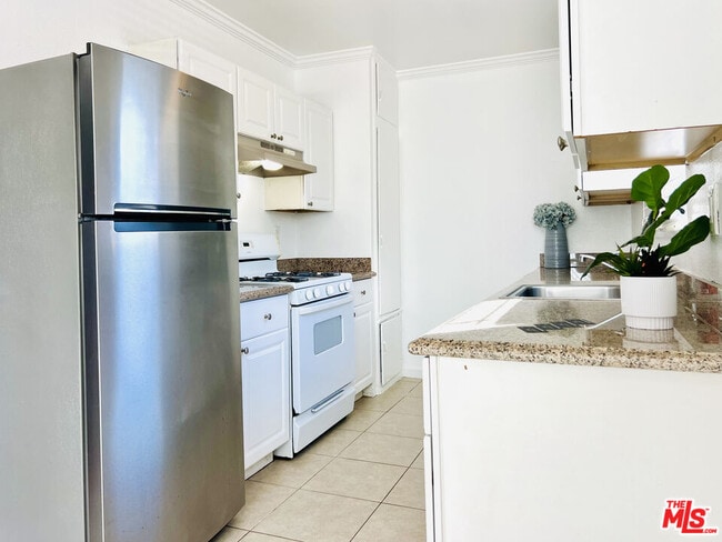 Building Photo - 600 E Chevy Chase Dr