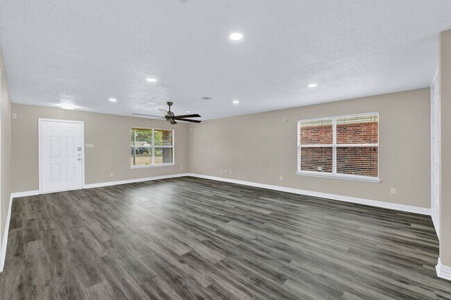 Building Photo - 6205 Winnebago Ct