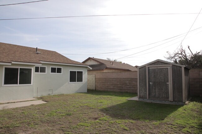 Storage Shed - 1823 N 6th St