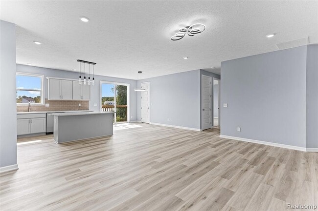 Building Photo - 711 W Windward Way