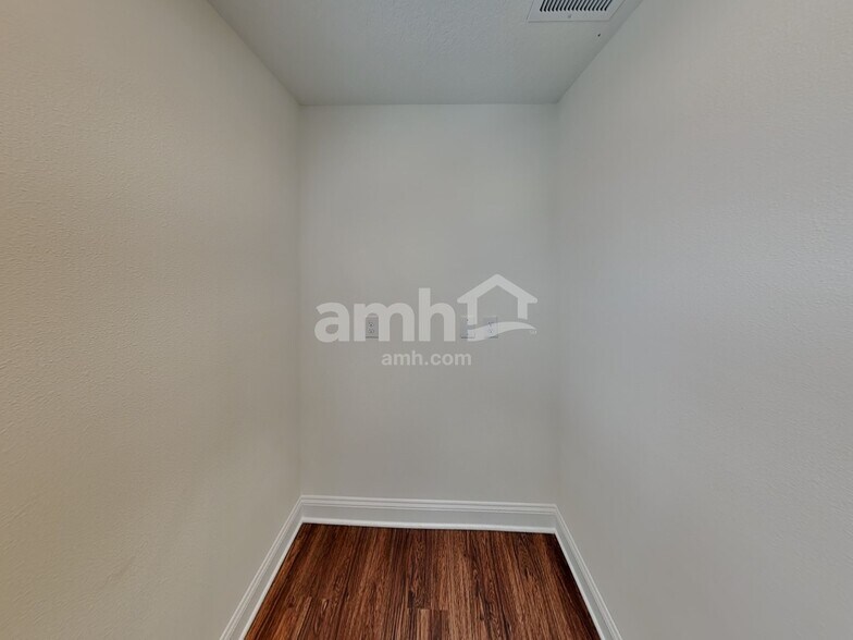 Building Photo - 254 Onate Cir