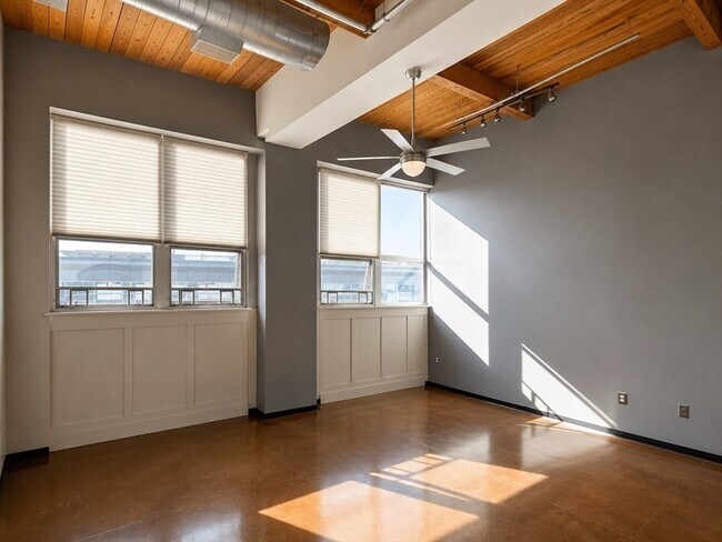 Building Photo - 118 Holmes St