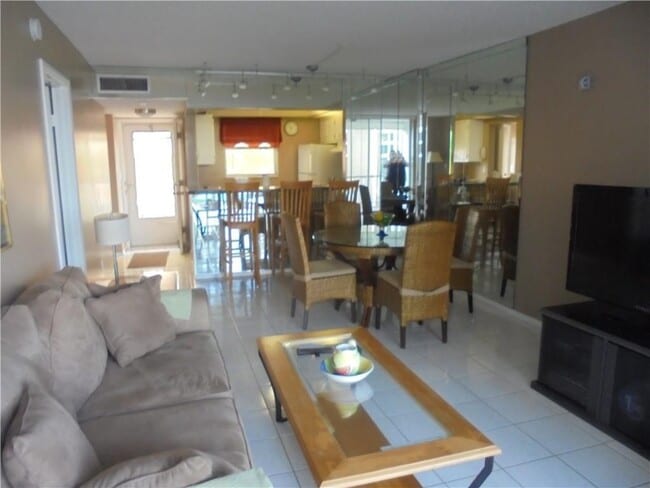 Building Photo - 1391 S Ocean Blvd