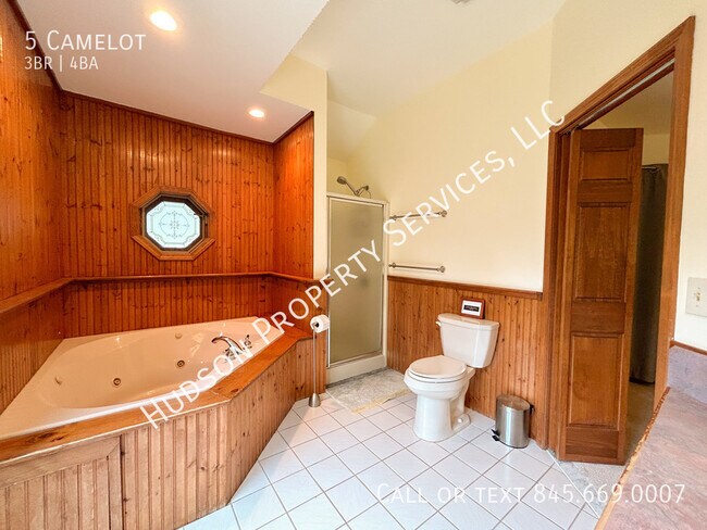 Building Photo - 5 Camelot-