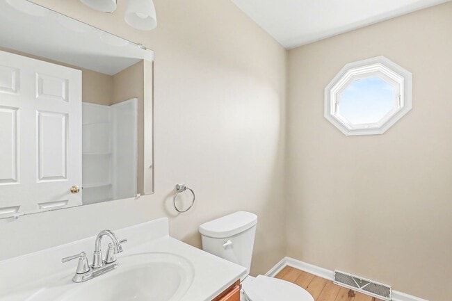 Building Photo - Three bedroom, one and a half bathroom end unit townhome in Dover