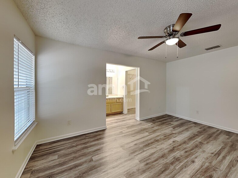 Building Photo - 3275 Guernsey Ct