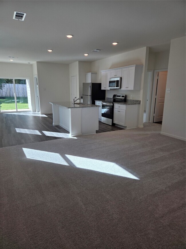 Building Photo - 632 Craven St