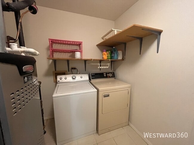 Building Photo - 1587 Stonehill Ct