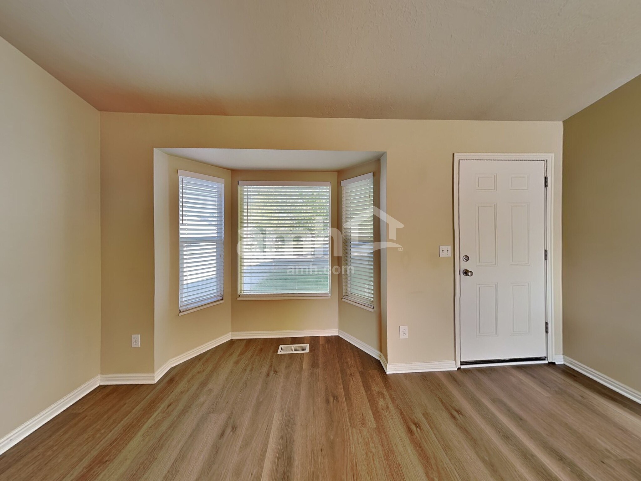 Building Photo - 2964 S Fetzer Dr