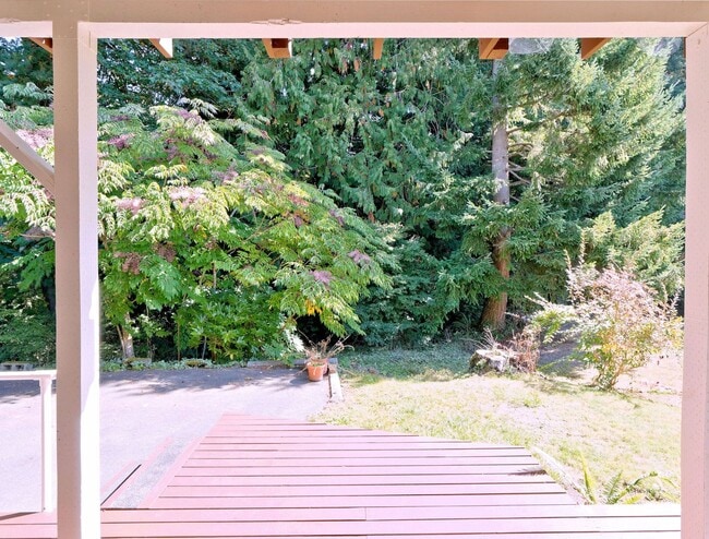 Building Photo - 721 Crown Dr