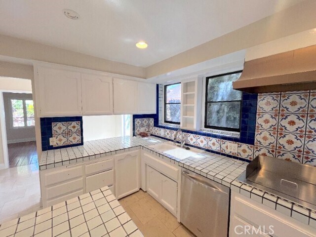 Building Photo - 223 S Gale Dr