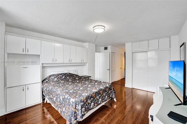 Building Photo - 2201 S Ocean Dr