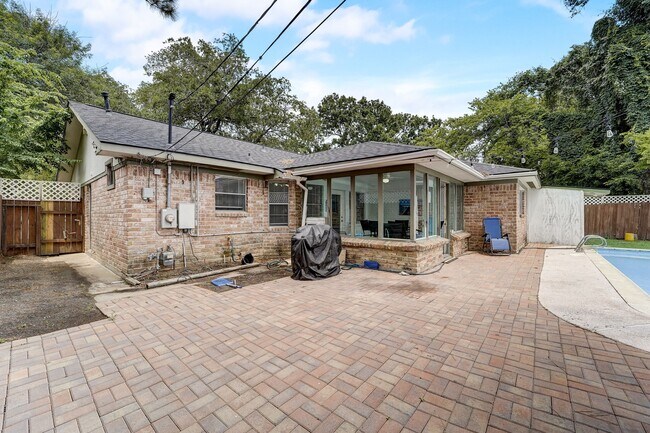 Building Photo - 8851 Alcott Dr