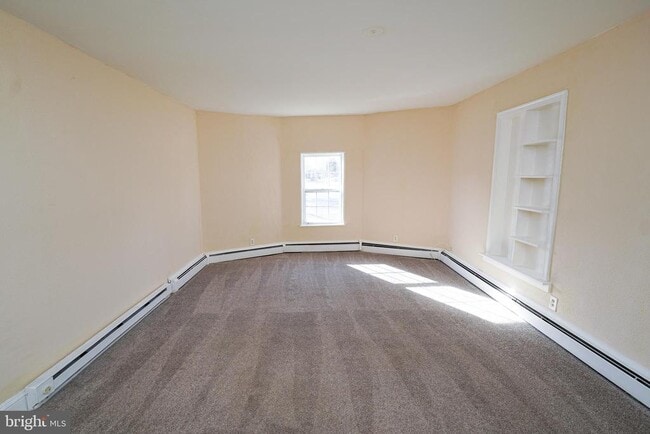 Building Photo - 303 E Main St