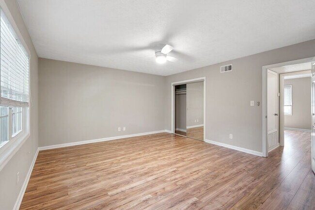 Building Photo - 325 Winding River Dr