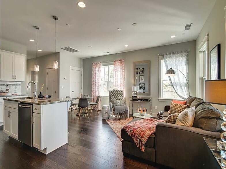 Building Photo - 710 Buchanan St