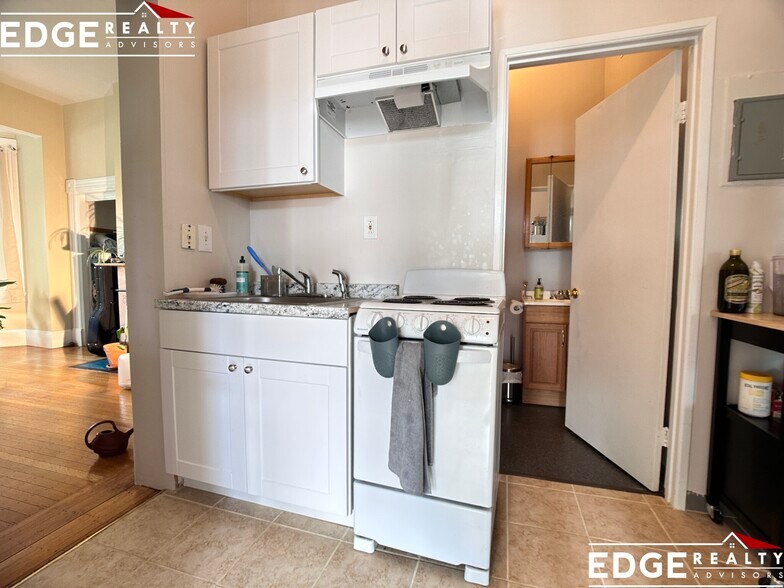 Building Photo - 24 Murdock St