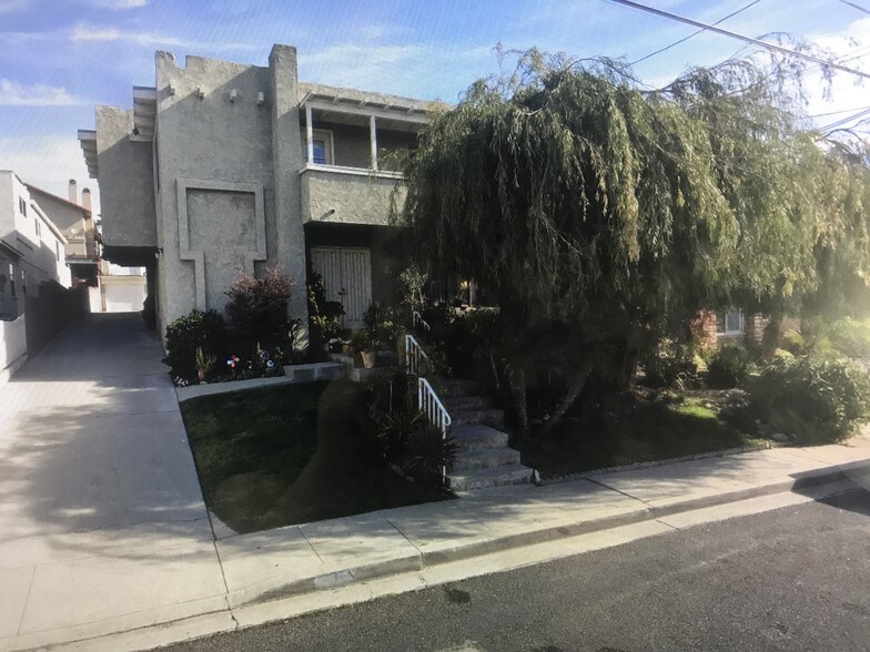 2 Brm 1 1/2 Bth 2 story townhouse. Private 1 car garage - 2113 Clark Ln