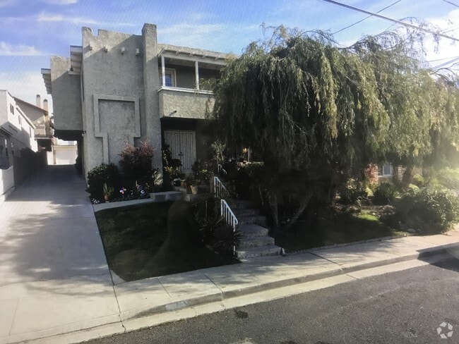 2 Brm 1 1/2 Bth 2 story townhouse. Private 1 car garage - 2113 Clark Ln