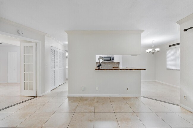 Building Photo - 9777 Westview Dr