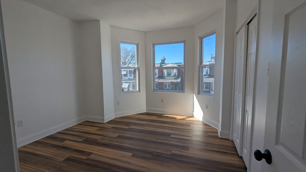 Building Photo - 1223 S 53rd St