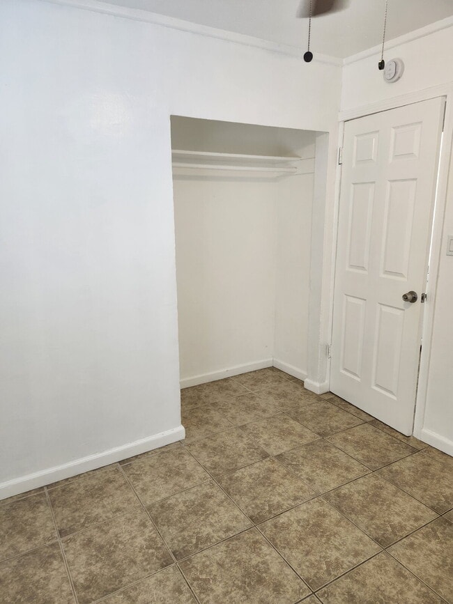 Building Photo - 1 bedroom 1 bath available in Dos Palos, CA.