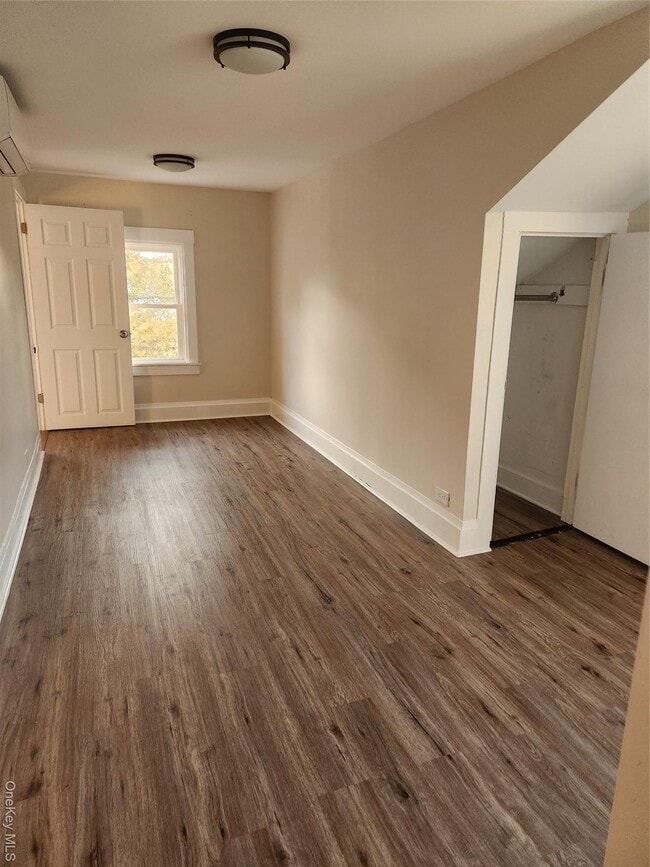 Building Photo - 10 Forest Ave