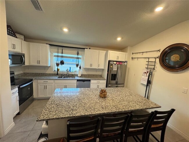 Building Photo - 922 Birch Dr