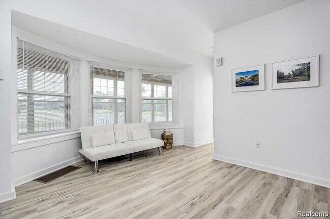 Building Photo - 799 E Grand Blvd