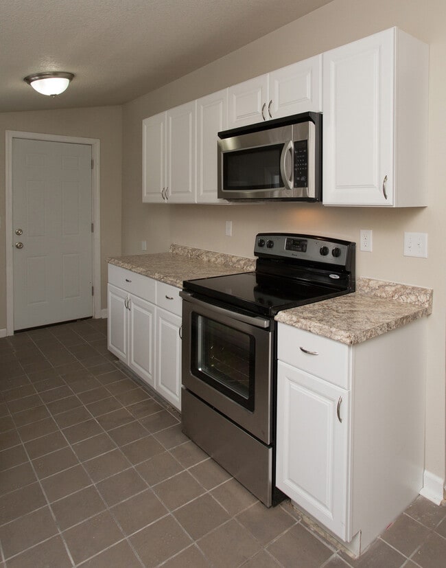 Building Photo - Beautiful 3 Bedroom 1 Bath Home - Pyramid ...