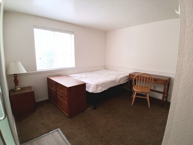 Building Photo - 724 W 1720 N