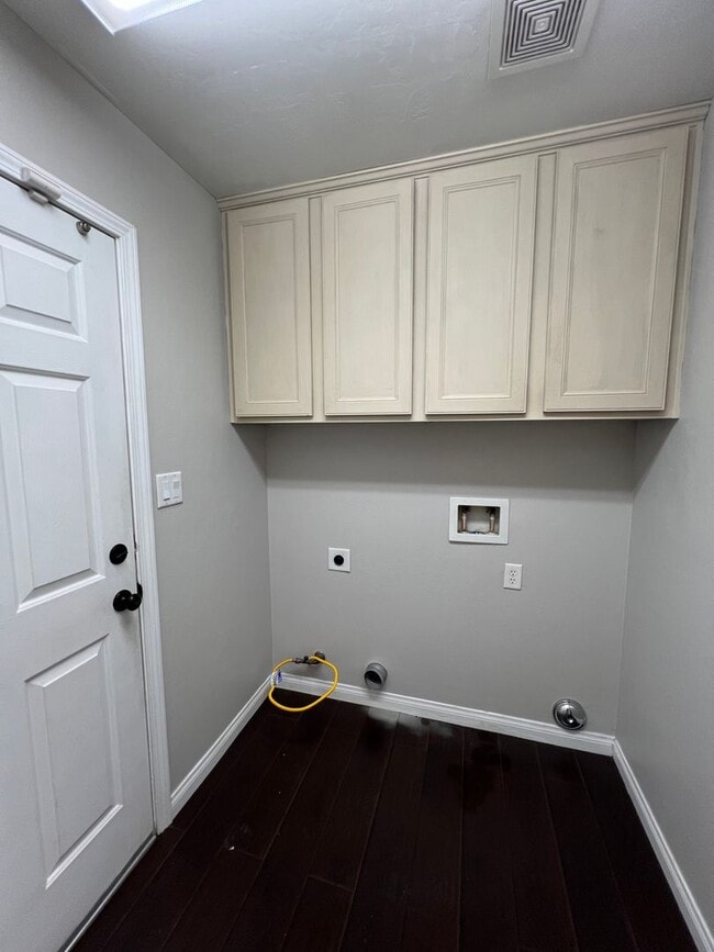 Building Photo - 13417 Cheyenne Mountain Dr