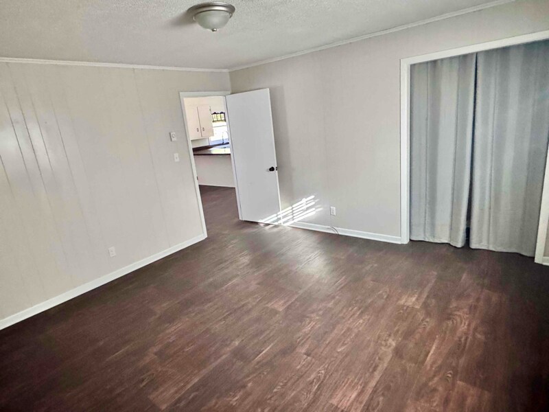 Building Photo - 3090 Brandon Rd