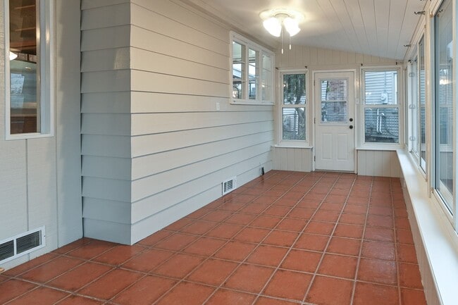 Building Photo - Charming Single Family in Camp Hill