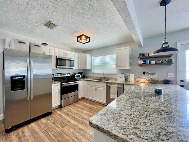 Building Photo - 8310 El Portal Dr