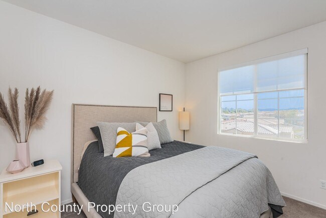 Building Photo - 3 br, 3 bath House - 1170 Via Lucero