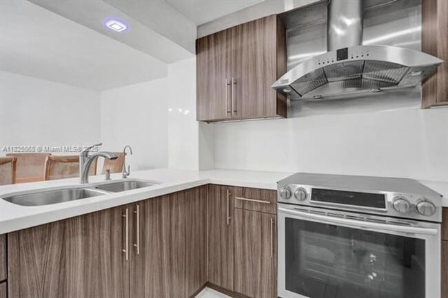 Building Photo - 6450 Collins Ave