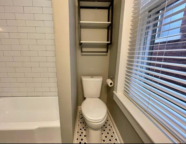 Building Photo - 1318 S Brook St