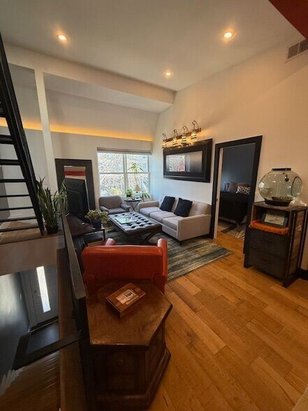 Building Photo - 1221 Oates St NE