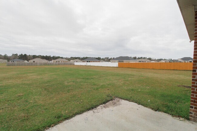 Building Photo - 307 Four Seasons Dr
