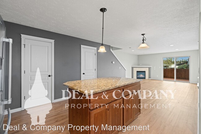 Building Photo - 3 br, 2.5 bath House - 532 SE 204th Place