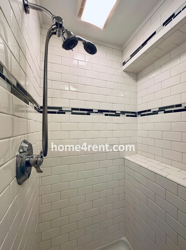Building Photo - Wonderful Three Bedroom Olathe Home in a Q...