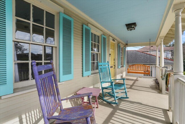 Building Photo - 5 BR- Available June 2027 lease - Renovated House steps from Campus!