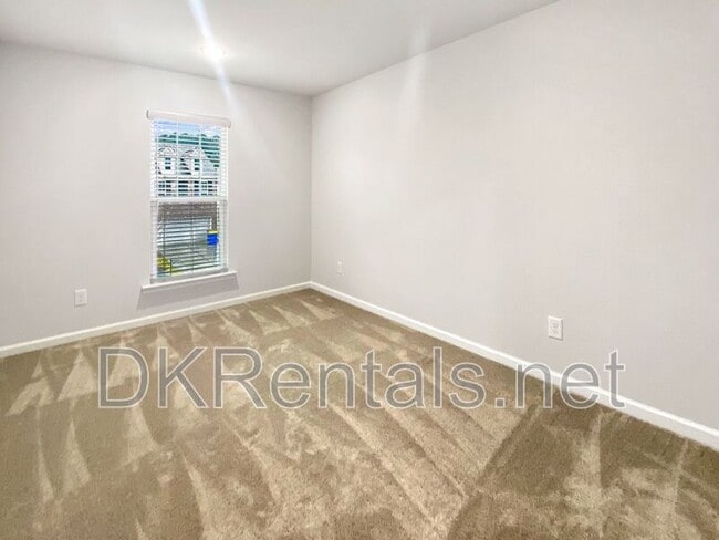 Building Photo - 2650 Quarterdeck Dr