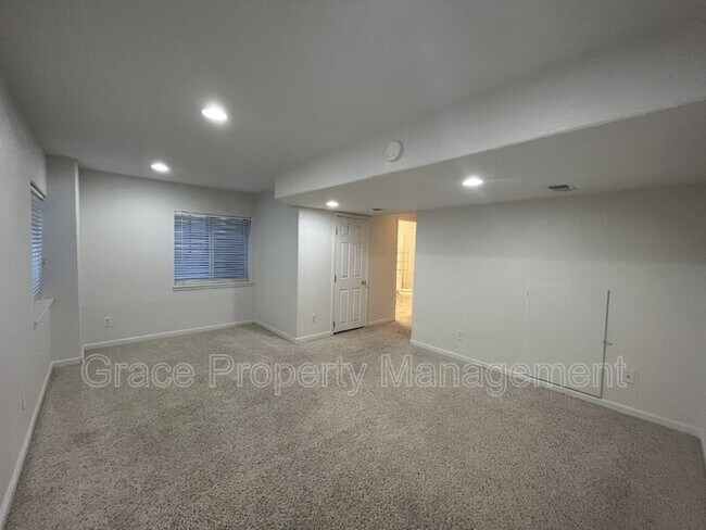 Building Photo - 5337 S Killarney St